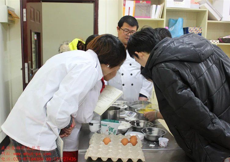 武汉蛋糕培训学校，哪里学蛋糕好