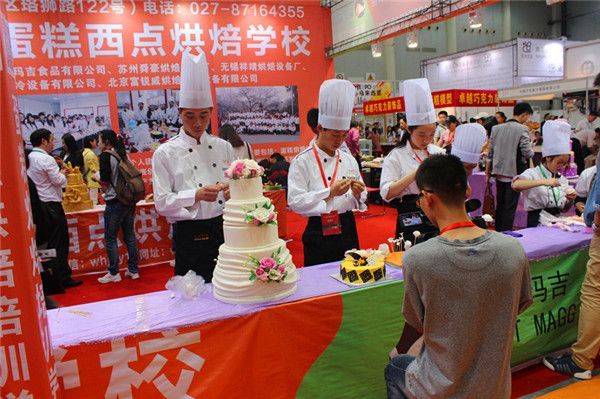 武汉金领学校在烘焙展会上的表现