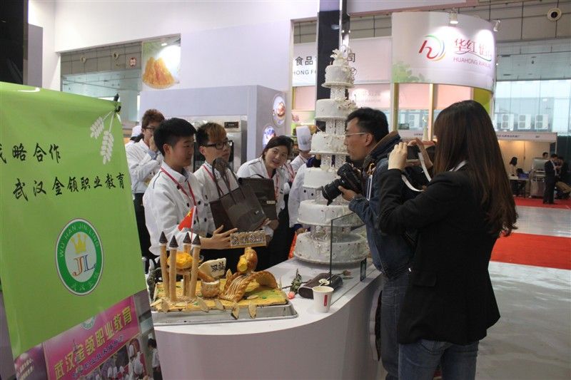 武汉金领学校在烘焙展会上的表现