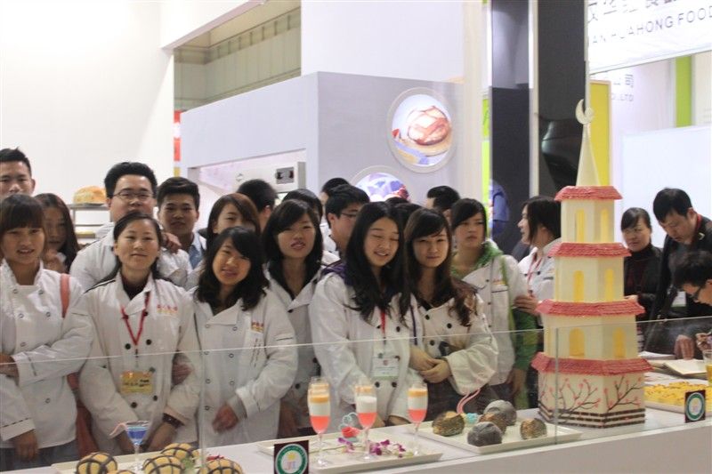 武汉金领学校在烘焙展会上的表现