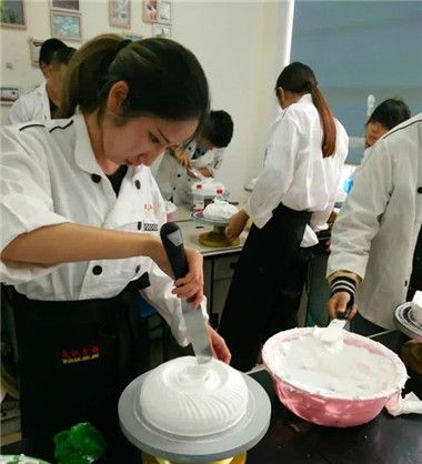 武汉蛋糕培训学校,武汉金领蛋糕培训学校是武汉市