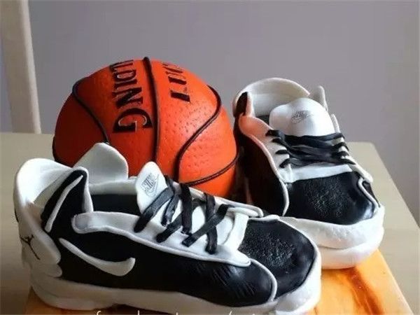 蛋糕培训学校，武汉哪里学蛋糕