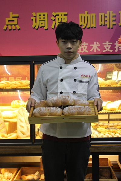 武汉金领学校帅哥不少