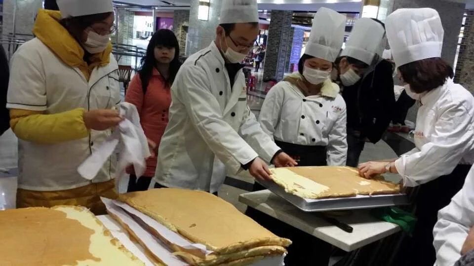 金领学员制作蛋糕现场