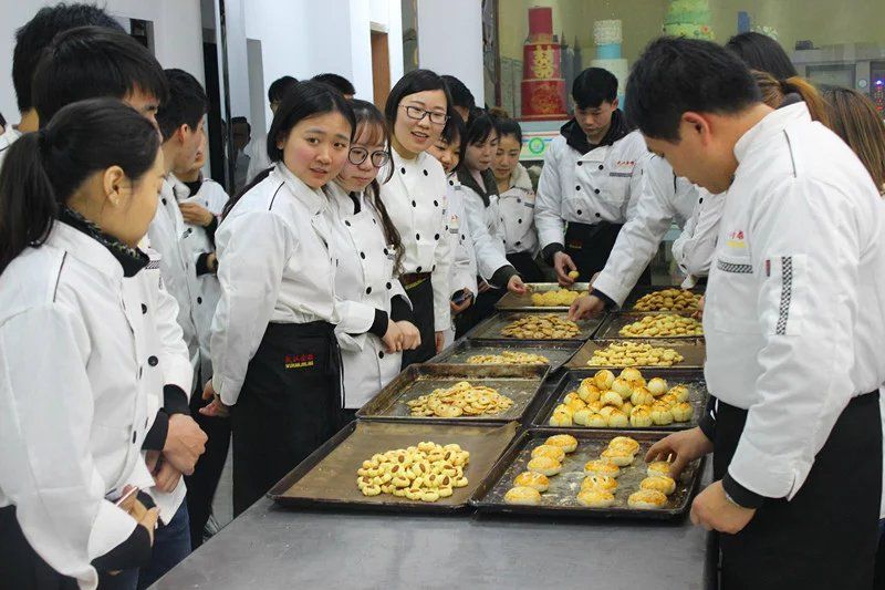 学做面包饼干学校