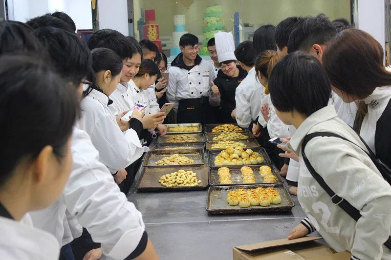 学做面包饼干学校