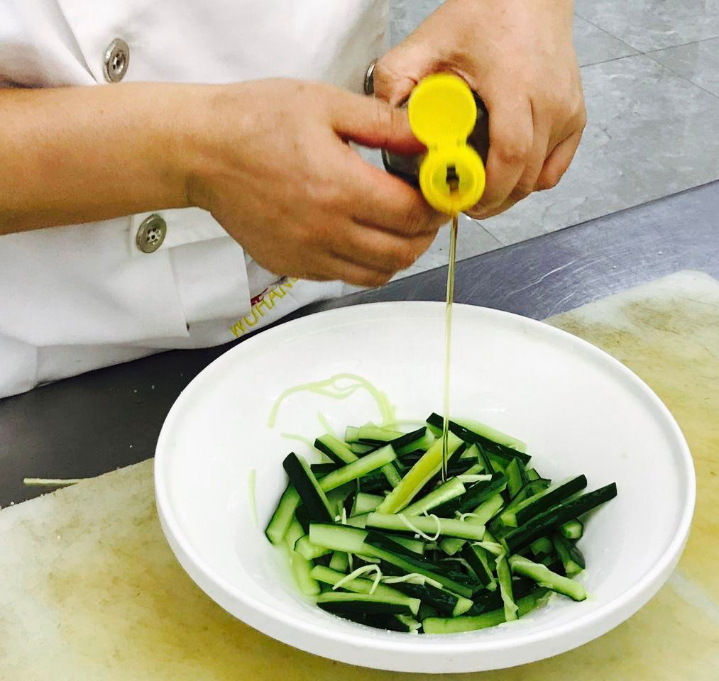 武汉金领蛋糕培训学校凉菜vs热夏夏天吃啥菜更解暑降