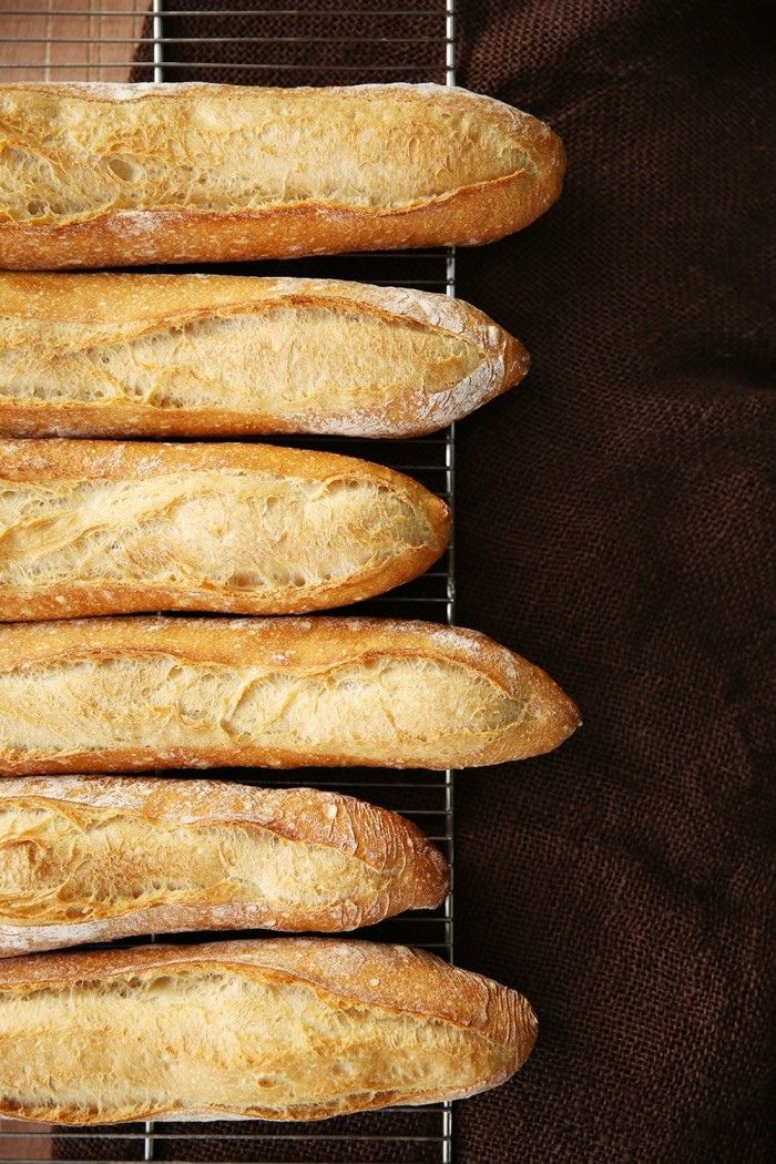 这才是正宗欧式面包-法棍的做法,材料简单,制作则蕴含无限技巧